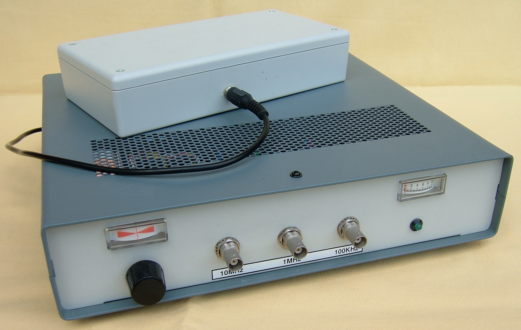 NovoTone - Standard de fréquence verrouillé sur l'émetteur DCF77 de Mainflingen
